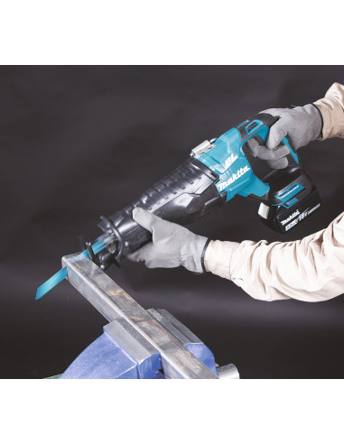 Аккумуляторная универсальная пила...