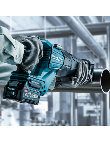 Аккумуляторная универсальная пила...